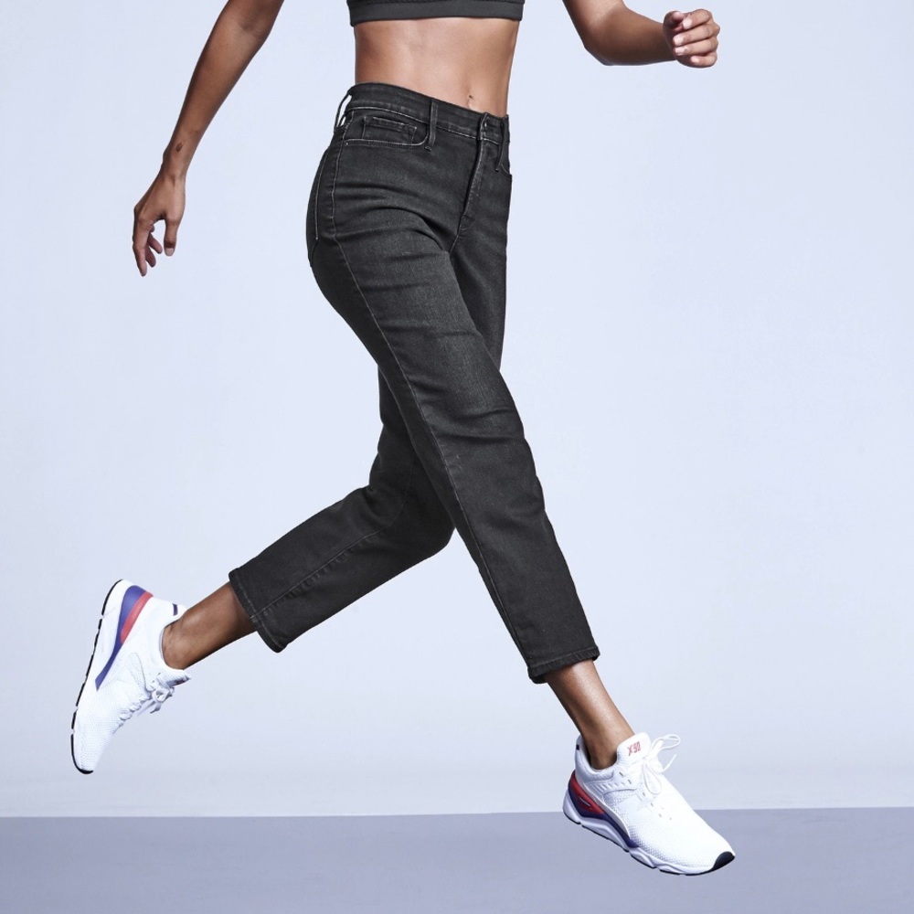 Athleta Sculptek Carbon Wash Straight Leg Jeans